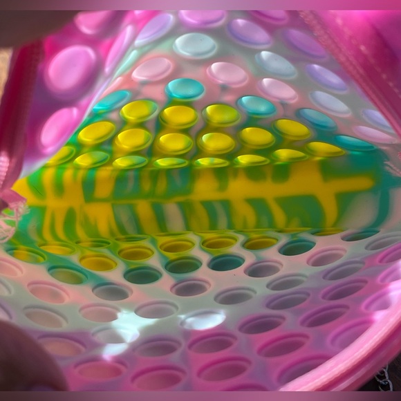 EUC Kids’ Sensory Pop It Fidget Rainbow Crossbody Bag - Picture 8 of 13